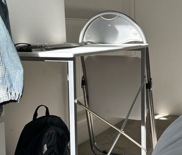 Room in a Shared Flat, Exford Court, SW11 - Photo 1