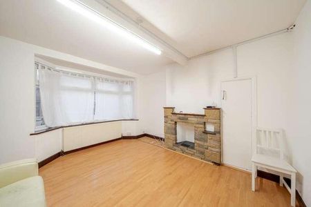 Orchard Grove, Edgware, HA8 - Photo 2