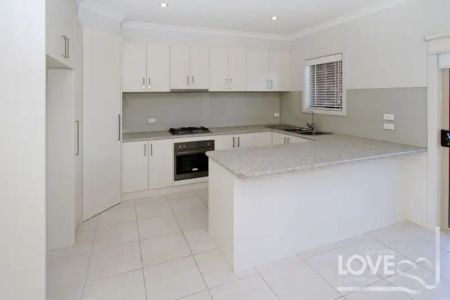 2/5 Marshall Drive, Reservoir VIC 3073 - Photo 5