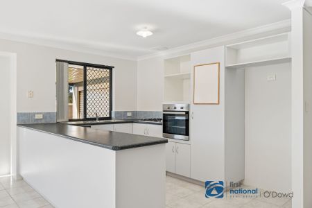 Beautifully Refurbished Family Home with Stunning Gardens - Photo 5
