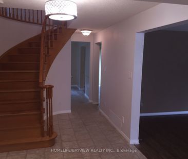 Detached Home For Lease | N8050196 - Photo 2