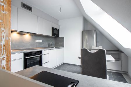 Top renovierte 3 Zimmer Dachgeschosswohnung mit Balkon und Einbauküche in Bielefeld Hillegossen - Photo 4