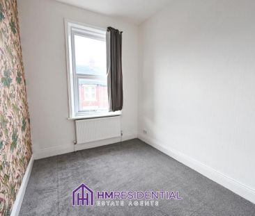 3 bedroom flat to rent - Photo 2