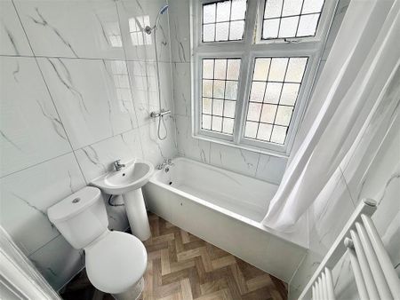 3 bedroom semi-detached house to rent - Photo 4