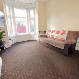 8 bedroom House in & Burley Lodge Road, Leeds - Photo 1