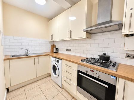 1 bedroom in a house share to rent - Photo 3
