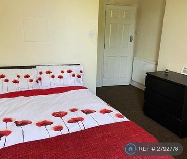 1 bedroom in a house share to rent - Photo 3