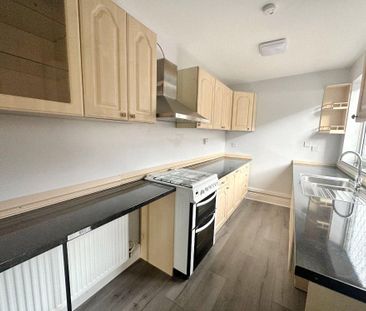 2 bedroom end of terrace house to rent - Photo 5