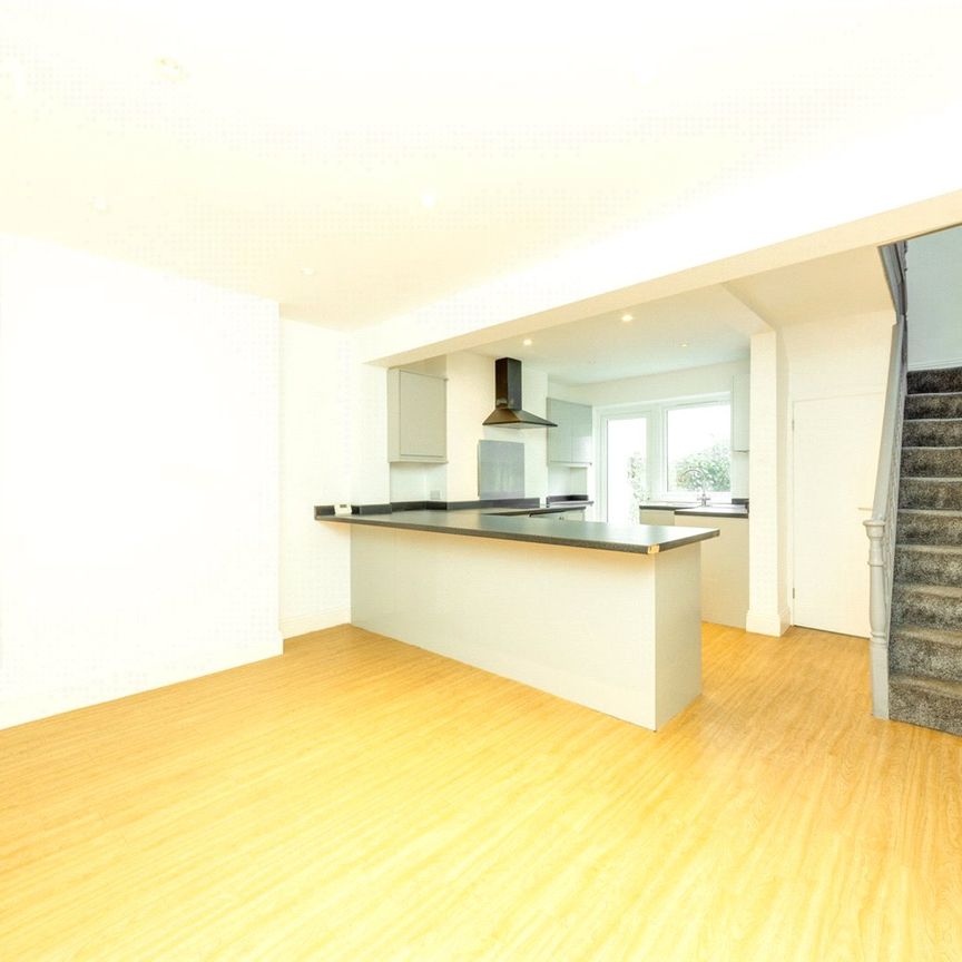 4 bedroom terraced house to rent - Photo 1