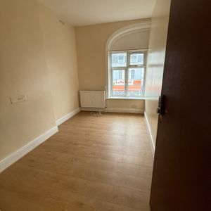 1 Bed Flat, Lea Bridge Road, E10 - Photo 2