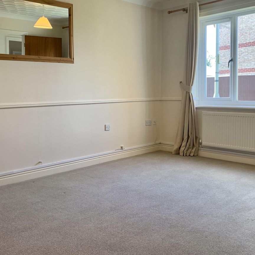 Charles Melrose Close, Bury St. Edmunds, Mildenhall - Photo 1