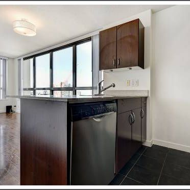 Vancouver Downtown 1 Bedroom + Flex w/ Balcony - Photo 3