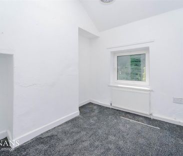 West Crescent, Accrington - Photo 5