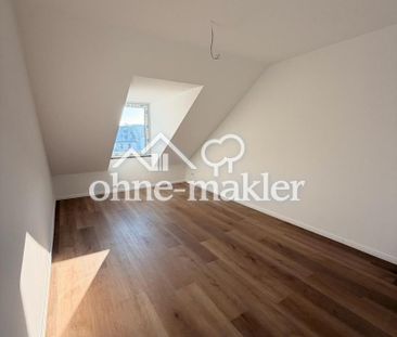 Neubau-Dachgeschoss im schönen Altbau: 4-Zimmer mit Balkon - Photo 1