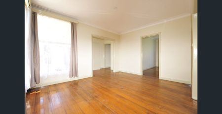 Prime Springvale Location - Walk to Everything! - Photo 5