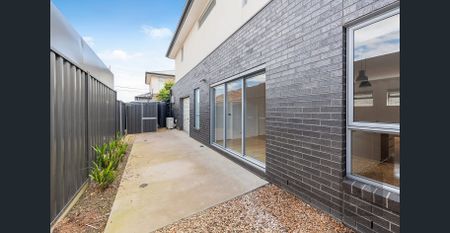Townhouse in popular Altona North! - Photo 4