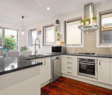 Effortless Living in a Leafy Frankston Pocket - Photo 1