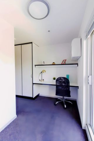 Medium 1 Bedroom with balcony style 1 - Photo 5