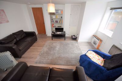 1 bedroom Flat in Welton Road, Leeds - Photo 3