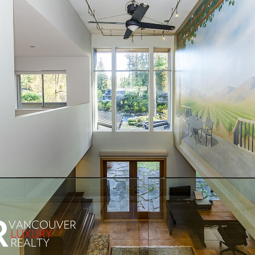House in North Vancouver, BC - Photo 1
