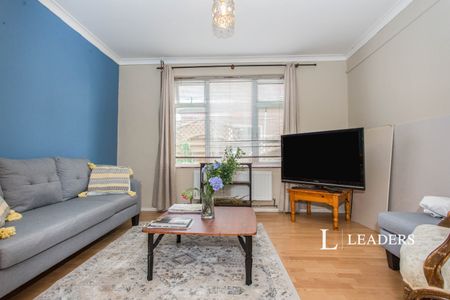 4 bedroom bungalow to rent Oakington Road, CB24 - Photo 2
