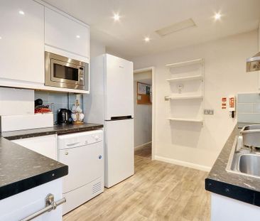 4 bedroom terraced house to rent - Photo 6