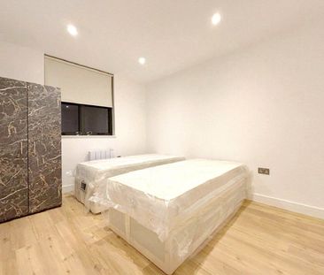 Farnborough Road, Farnborough, Surrey, GU14 - Photo 4