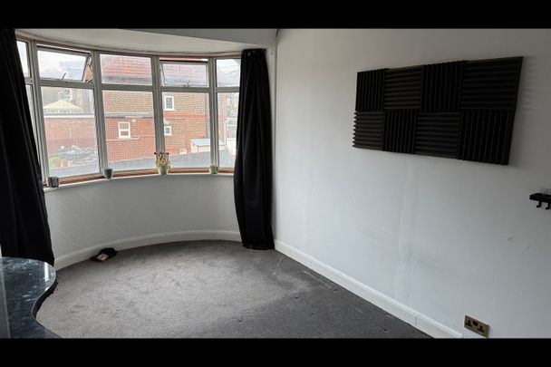 Room in a Shared House, Marlow Road, BN2 - Photo 1