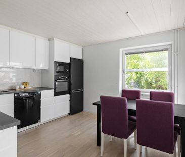 Flygkårsvägen, Täby - Foto 1