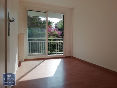 Location Appartement 4 pièces 72m² ST MARTIN D HERES 38400 - Photo 2
