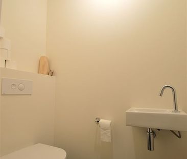 Gelijkvloers appartement met tuintje. - Photo 1