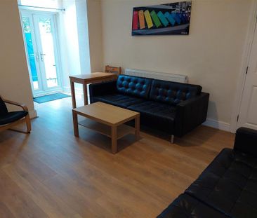 6 bedroom house to rent - Photo 3