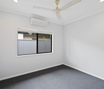 LARGE BLOCK - SIDE ACCESS - QUIET LOCATION - Photo 3