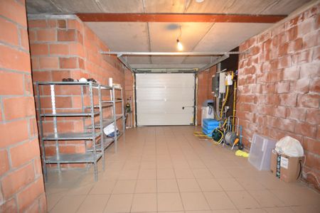 Ruime en lichtrijke villa met 4 slaapkamers en garage. - Photo 3