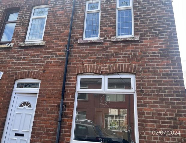 3 bedroom terraced house to rent - Photo 1