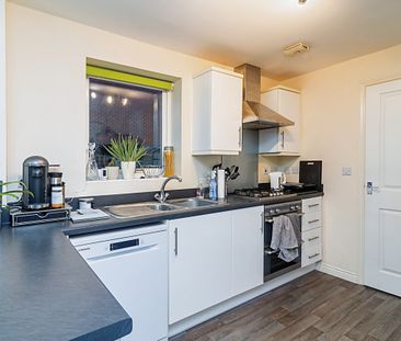 4 bedroom house to rent Eaton Hall Crescent, Broughton, Milton Keyn... - Photo 6