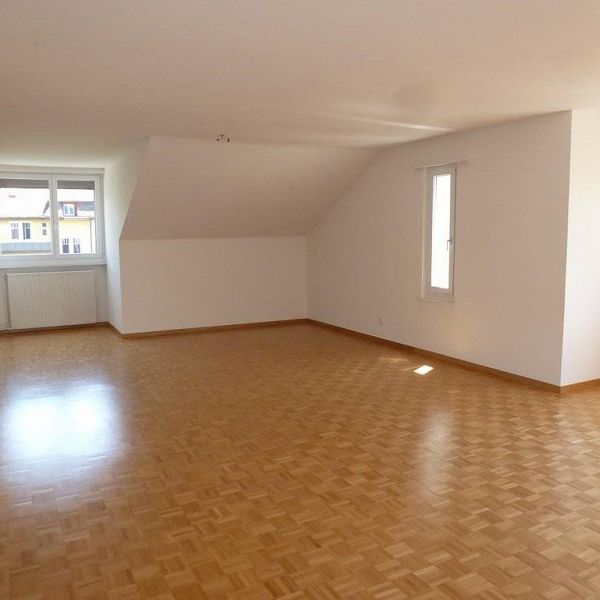 Moderne Dachwohnung nahe dem Stadtzentrum - Photo 1