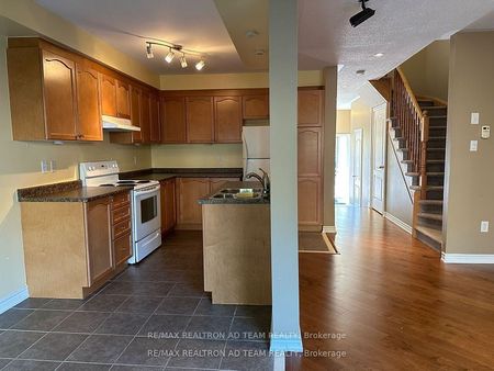 For Lease - 15 Latitude Lane, Whitchurch-Stouffville, Ontario - Photo 2