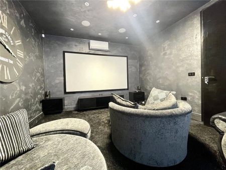 5 bedroom detached house to rent - Photo 4