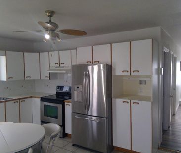 🏡 Magnifique 4½ rénové et meublé à louer – Montréal-Est, à deux pas... - Photo 2