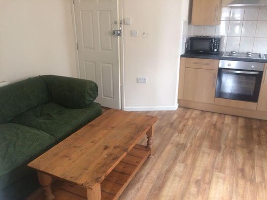 Studio to rent - Photo 1