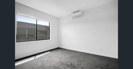 ARCHITECTURALLY DESIGNED INNER CITY LIVING - Photo 4