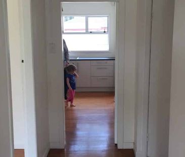 LARGE FAMILY HOME TO ENJOY THOSE SUMMER BBQ's - Photo 2