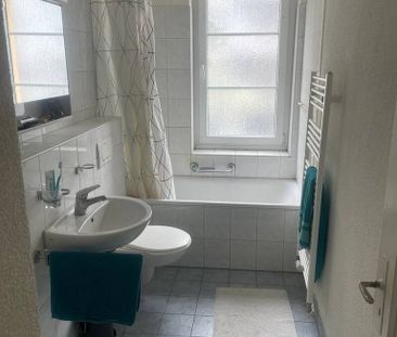 Grosszügige 2-Zimmer-Wohnung im 1. OG an zentraler Lage - Photo 3