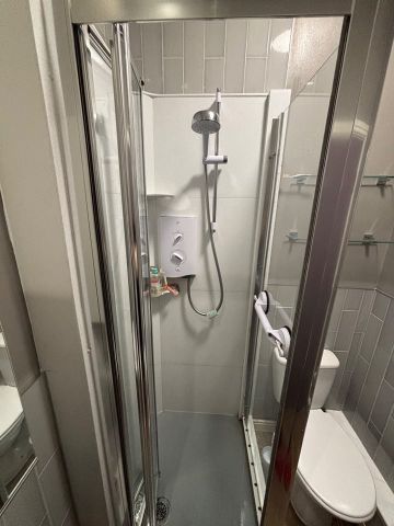 Room in a Shared Flat, New York Street, LS2 - Photo 4