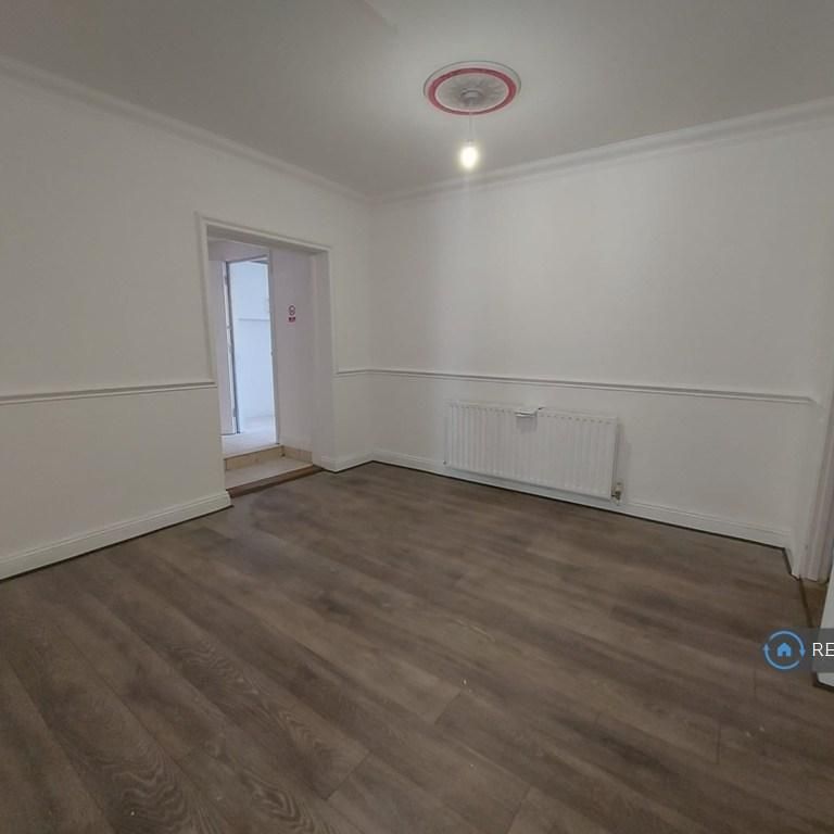 6 bedroom semi-detached house to rent - Photo 1