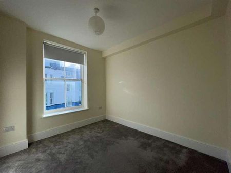 Blenheim Terrace, Scarborough, YO12 - Photo 3