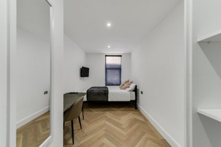 1 bedroom in a house share to rent - Photo 2