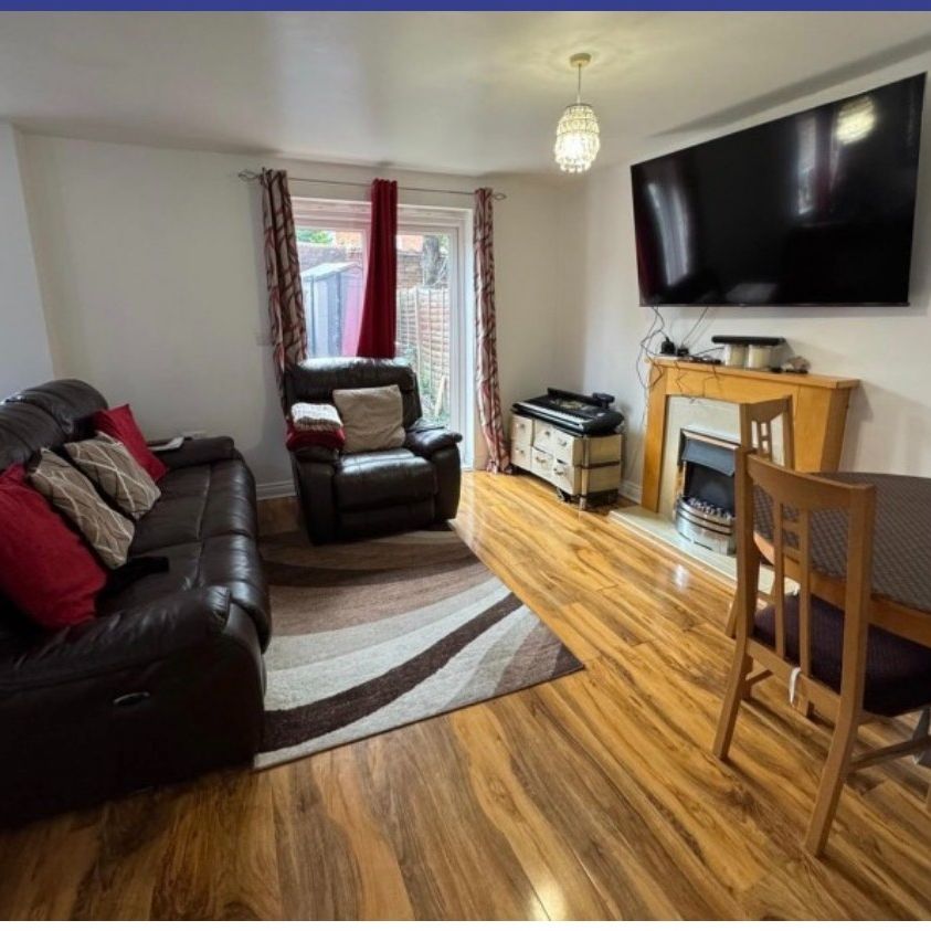 3 Bed End Terrace, Battle Place, RG30 - Photo 1