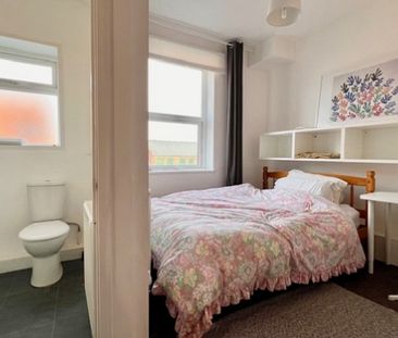 Newly renovated 4 bedroom student property with Ensuite bathrooms - Photo 4
